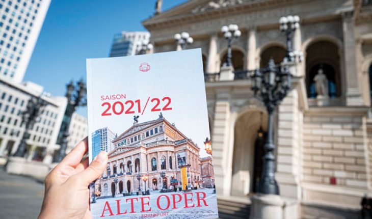 klassik alte Oper Saisonbroschuere 2021 22 c Salome Roessler lensandlight